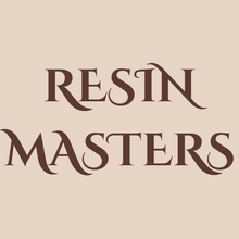 R M